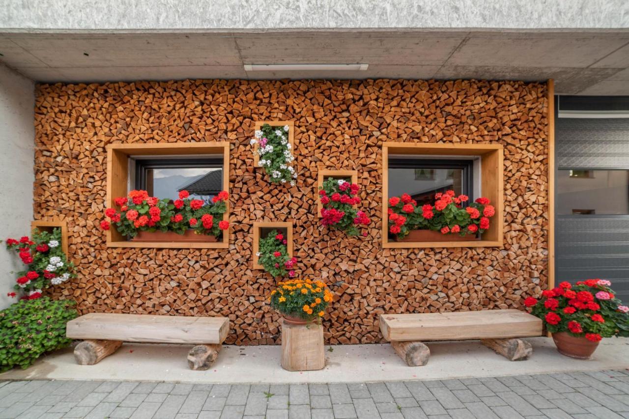 Tonigbauernhof Blumenwiese Шена Екстериор снимка